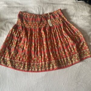 Knee length skirt. Size XL